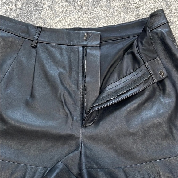 Alice + Olivia Conry Lamb Leather Cuffed Pleated Shorts High Rise Black - Picture 7 of 15